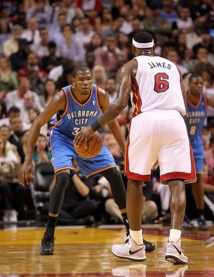 更是对足球 更是对足球